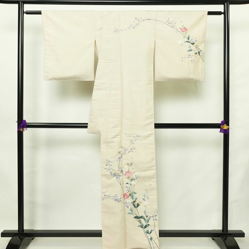 訪問着 加賀友禅 紬訪問着 元子 落款入り 正絹 花柄 袷仕立て 身丈160.5cm 裄丈68cm リサイクル着物 一部しつけ糸付き 着物 紬地 クリーム_画像2