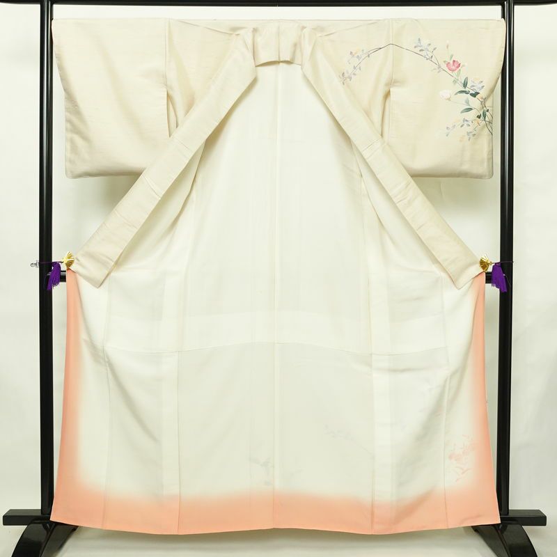 訪問着 加賀友禅 紬訪問着 元子 落款入り 正絹 花柄 袷仕立て 身丈160.5cm 裄丈68cm リサイクル着物 一部しつけ糸付き 着物 紬地 クリーム_画像3