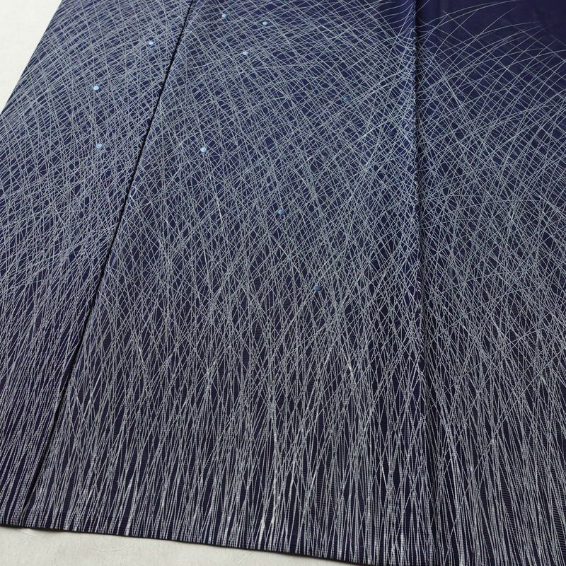 盛夏 付け下げ 絽 良品 しつけ糸付き 夏用 正絹 木の葉・植物柄 単衣仕立て 身丈163cm 裄丈68.5cm リサイクル着物 付下 着物 刺繍 薄物 青・紺_画像4