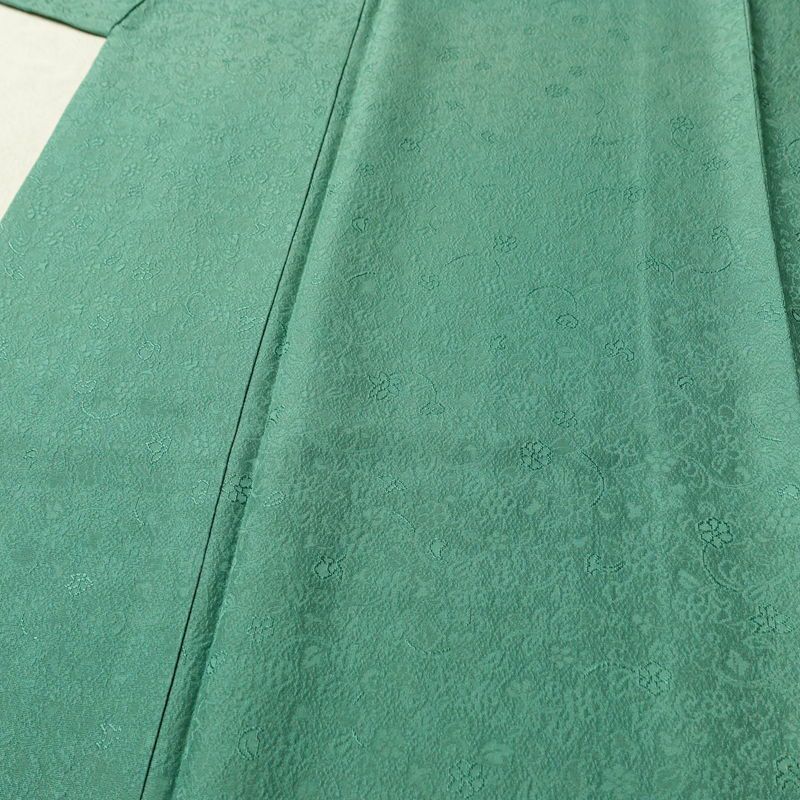 色無地 しつけ糸付き 正絹 木の葉・植物柄 袷仕立て 身丈167.5cm 裄丈67.5cm リサイクル着物 着物 緑・うぐいす色_画像5