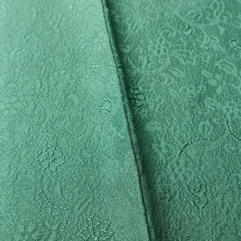 色無地 しつけ糸付き 正絹 木の葉・植物柄 袷仕立て 身丈167.5cm 裄丈67.5cm リサイクル着物 着物 緑・うぐいす色_画像8