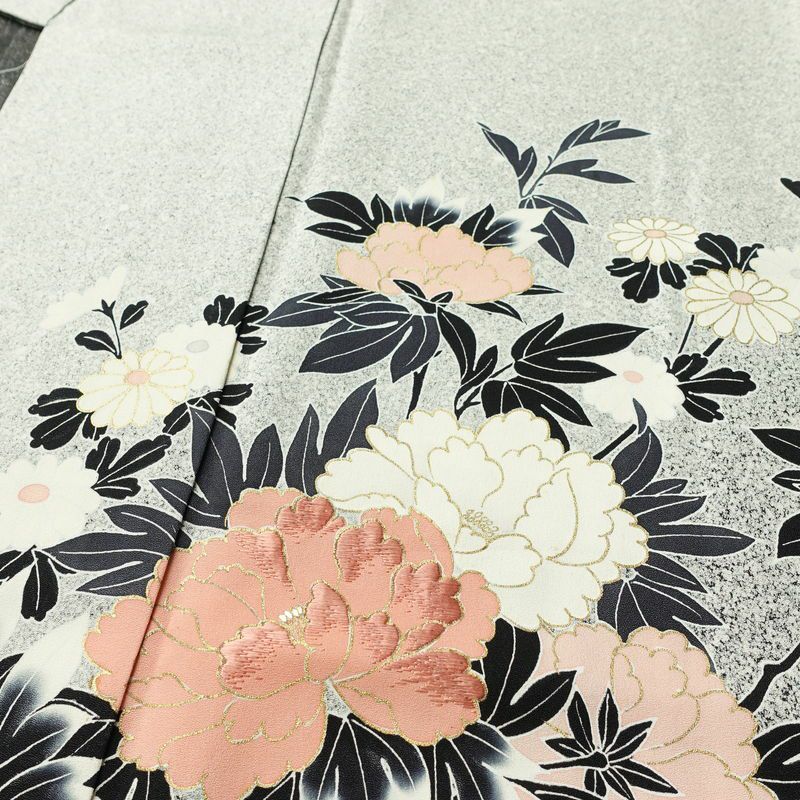 訪問着 一つ紋付き 正絹 花柄 袷仕立て 身丈167cm 裄丈66cm リサイクル着物 着物 刺繍 箔 共八掛 金彩 芍薬 菊 グレー_画像4