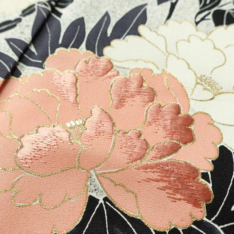 訪問着 一つ紋付き 正絹 花柄 袷仕立て 身丈167cm 裄丈66cm リサイクル着物 着物 刺繍 箔 共八掛 金彩 芍薬 菊 グレー_画像6