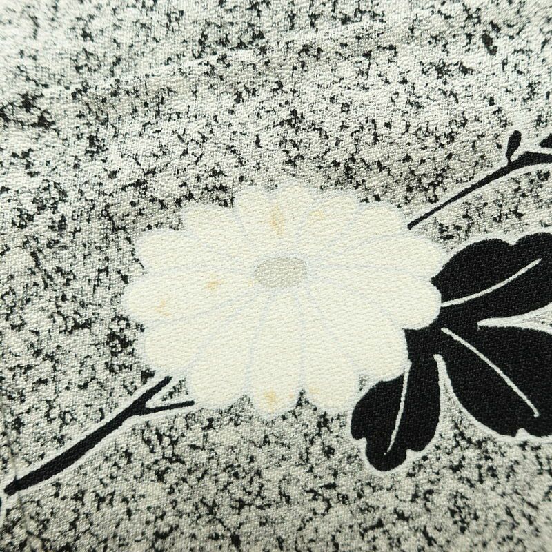 訪問着 一つ紋付き 正絹 花柄 袷仕立て 身丈167cm 裄丈66cm リサイクル着物 着物 刺繍 箔 共八掛 金彩 芍薬 菊 グレー_画像13