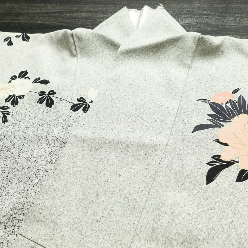 訪問着 一つ紋付き 正絹 花柄 袷仕立て 身丈167cm 裄丈66cm リサイクル着物 着物 刺繍 箔 共八掛 金彩 芍薬 菊 グレー_画像18