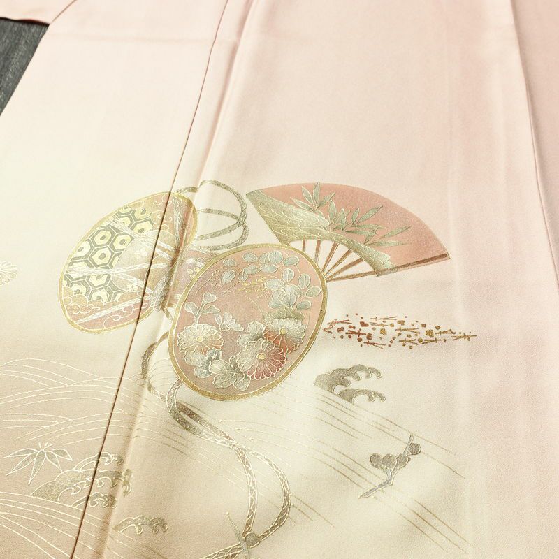 付け下げ 正絹 古典柄 袷仕立て 身丈160cm 裄丈67.5cm リサイクル着物 着物 鼓 箔 金彩 扇子 ピンク_画像5