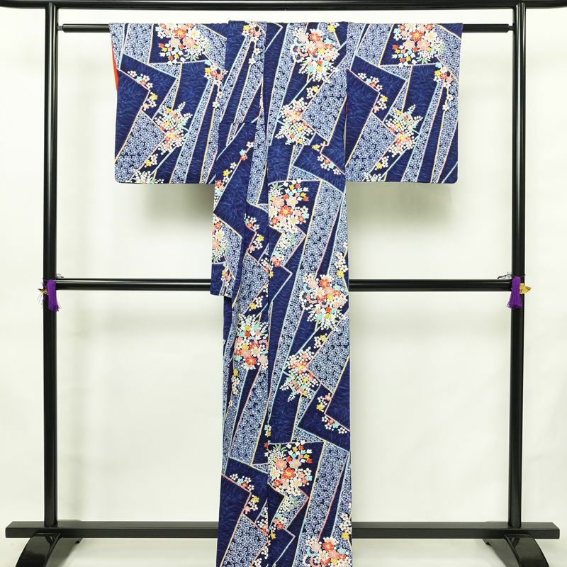 小紋 伊達衿付き 絞り 正絹 花柄 袷仕立て 身丈162cm 裄丈67.5cm リサイクル着物 着物 青・紺_画像2