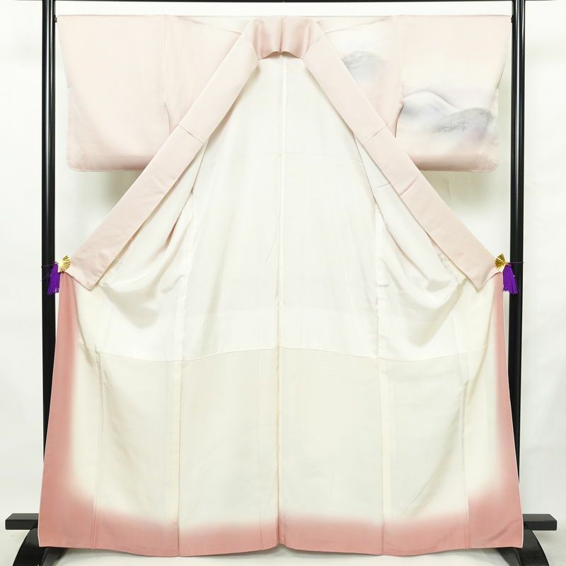 付け下げ 一つ紋付き 正絹 風景柄 袷仕立て 身丈165cm 裄丈66.5cm リサイクル着物 一部しつけ糸付き 着物 ピンク_画像3