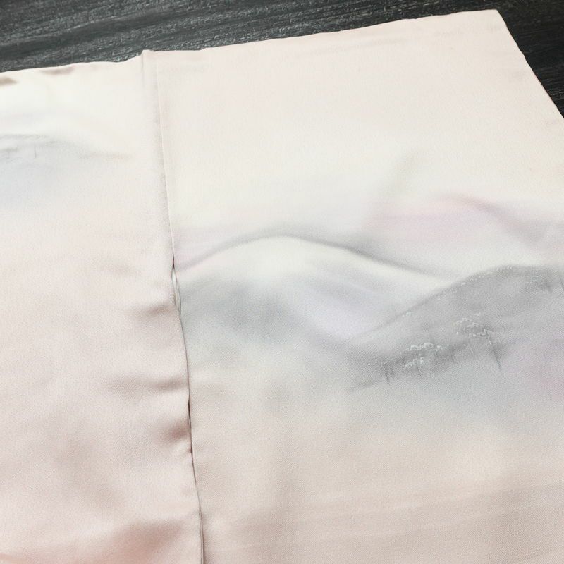 付け下げ 一つ紋付き 正絹 風景柄 袷仕立て 身丈165cm 裄丈66.5cm リサイクル着物 一部しつけ糸付き 着物 ピンク_画像15