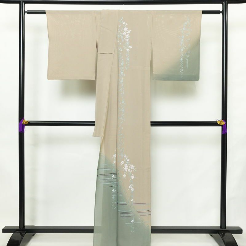 盛夏 絽 付け下げ 正絹 花柄 単衣仕立て 身丈162.5cm 裄丈67cm リサイクル着物 着物 箔 薄物 モダン ベージュ_画像2