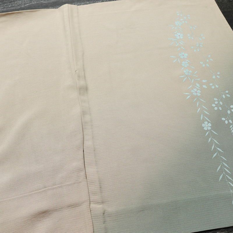 盛夏 絽 付け下げ 正絹 花柄 単衣仕立て 身丈162.5cm 裄丈67cm リサイクル着物 着物 箔 薄物 モダン ベージュ_画像13