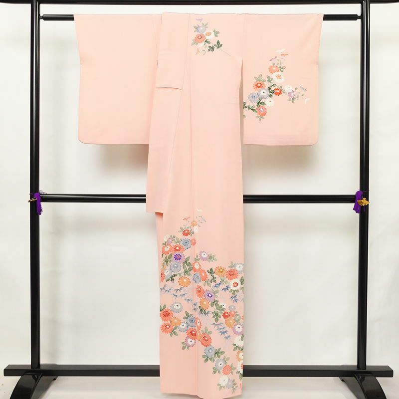 付け下げ 縮緬 一つ紋付き 伊達衿付き 正絹 花柄 袷仕立て 身丈160.5cm 裄丈65.5cm リサイクル着物 着物 入学式 七五三 フォーマル 菊 ピンク_画像2