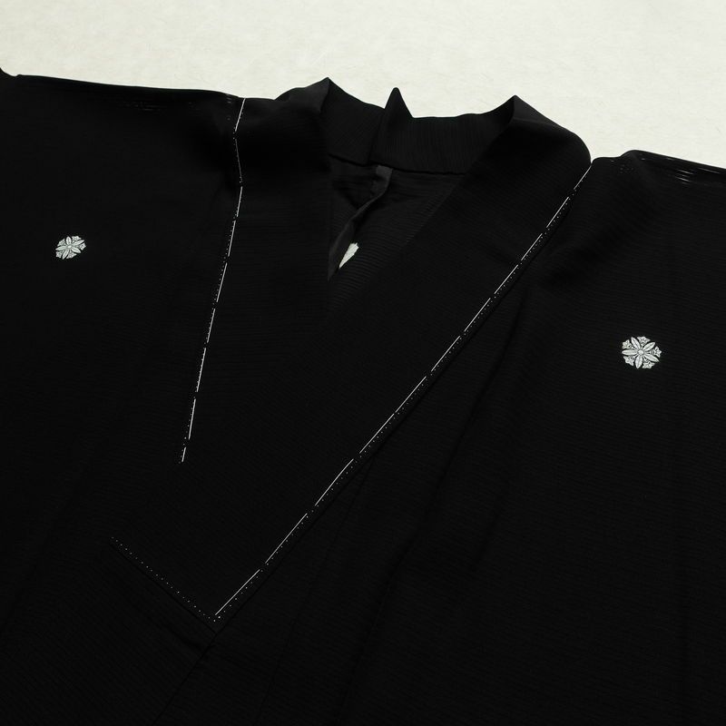 喪服 美品 夏喪服 夏用 絽 落款入り しつけ糸付き 五つ紋付き 正絹 無地 単衣仕立て 身丈165cm 裄丈67cm リサイクル着物 着物 未使用品 黒_画像6