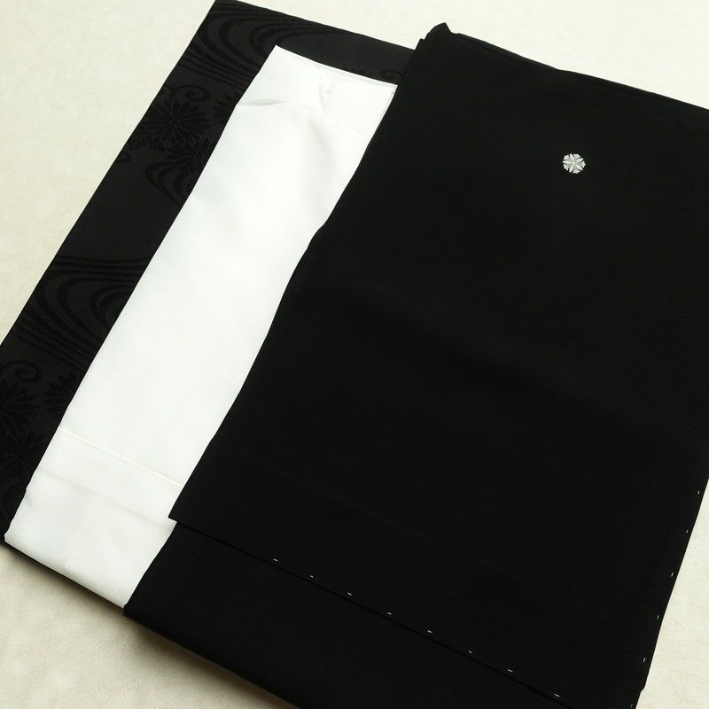 喪服 夏用 夏喪服 美品 絽 落款入り しつけ糸付き 五つ紋付き バチ衿仕立て 正絹 無地 単衣仕立て 身丈172cm 裄丈70cm リサイクル着物 着物 未使用品 黒_画像1