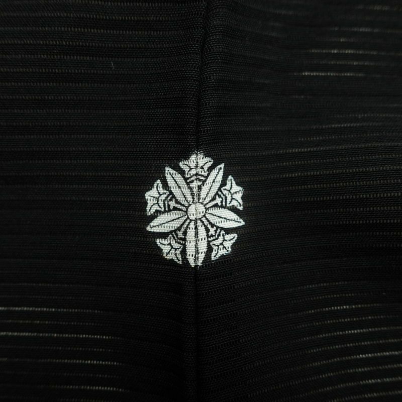 喪服 夏用 夏喪服 美品 絽 落款入り しつけ糸付き 五つ紋付き バチ衿仕立て 正絹 無地 単衣仕立て 身丈172cm 裄丈70cm リサイクル着物 着物 未使用品 黒_画像3