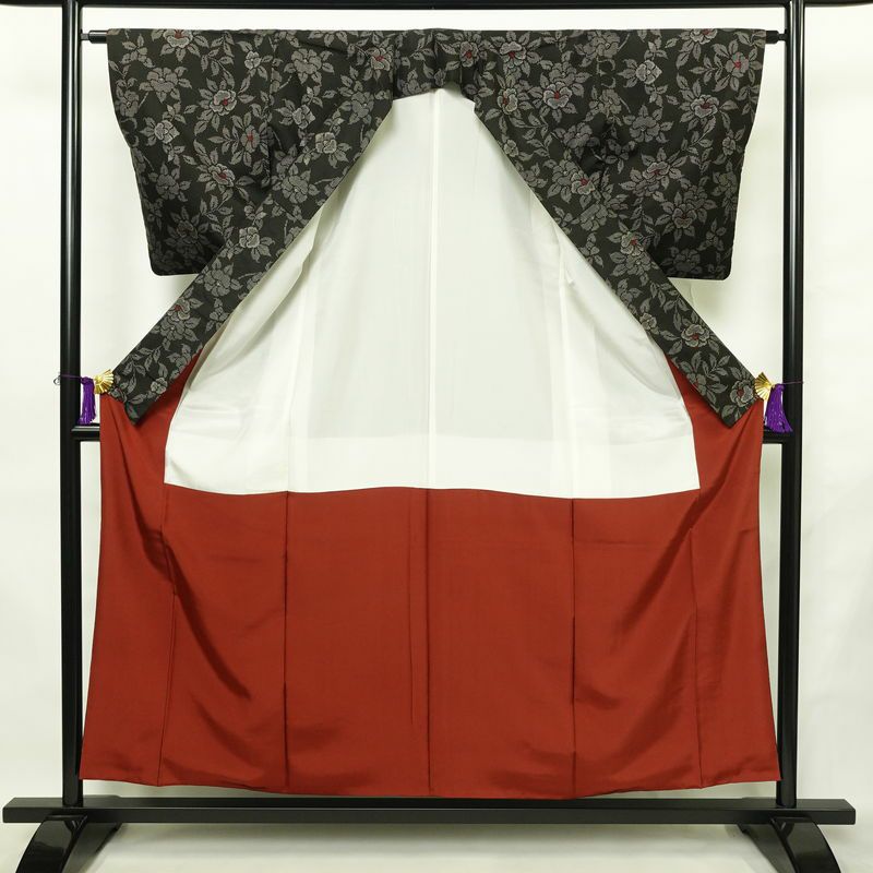 大島紬 証紙なし 正絹 花柄 袷仕立て 身丈155.5cm 裄丈63cm リサイクル着物 着物 黒_画像3