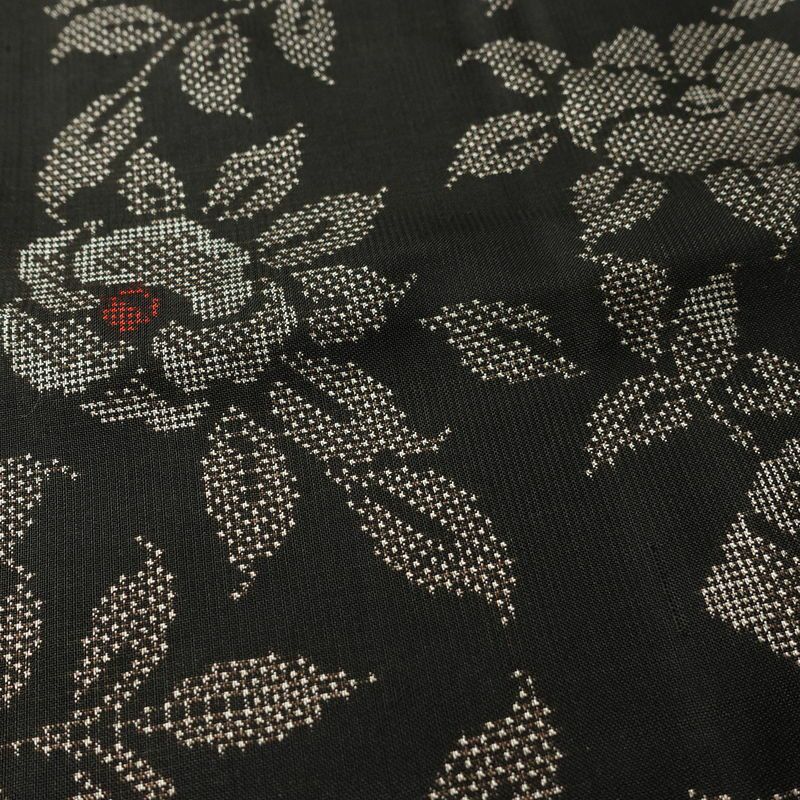 大島紬 証紙なし 正絹 花柄 袷仕立て 身丈155.5cm 裄丈63cm リサイクル着物 着物 黒_画像7