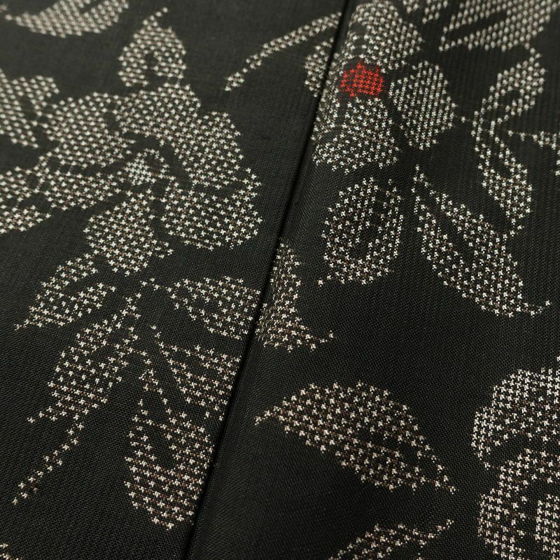 大島紬 証紙なし 正絹 花柄 袷仕立て 身丈155.5cm 裄丈63cm リサイクル着物 着物 黒_画像9