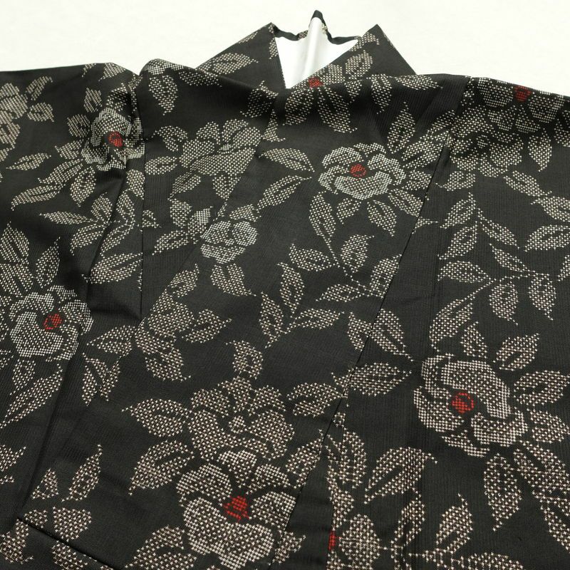 大島紬 証紙なし 正絹 花柄 袷仕立て 身丈155.5cm 裄丈63cm リサイクル着物 着物 黒_画像15