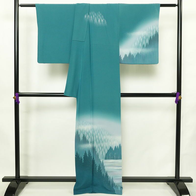 訪問着 おかべみつこ 良品 落款入り 縮緬 正絹 風景柄 袷仕立て 身丈165cm 裄丈68.5cm リサイクル着物 着物 シンプル 緑・うぐいす色_画像2