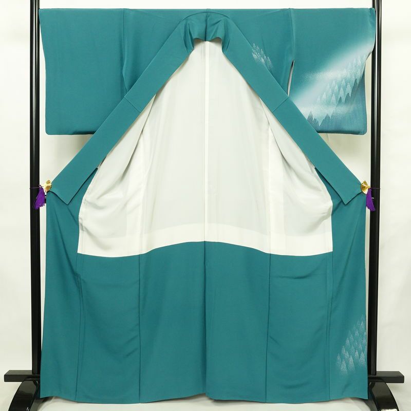 訪問着 おかべみつこ 良品 落款入り 縮緬 正絹 風景柄 袷仕立て 身丈165cm 裄丈68.5cm リサイクル着物 着物 シンプル 緑・うぐいす色_画像3