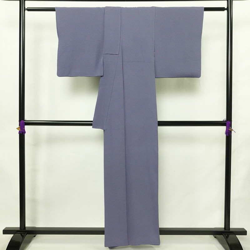 色無地 縮緬 一つ紋付き 正絹 無地 袷仕立て 身丈159cm 裄丈64.5cm リサイクル着物 着物 共八掛 お茶会 竜胆色 紫・藤色_画像2