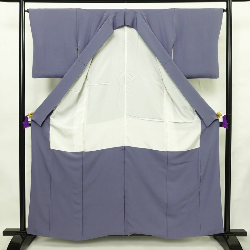 色無地 縮緬 一つ紋付き 正絹 無地 袷仕立て 身丈159cm 裄丈64.5cm リサイクル着物 着物 共八掛 お茶会 竜胆色 紫・藤色_画像3