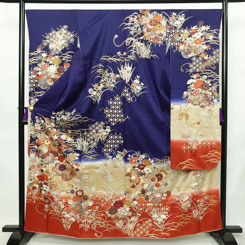 振袖 正絹 古典柄 袷仕立て 身丈162.5cm 裄丈67.5cm リサイクル着物 着物 箔 金彩 成人式 二十歳 二十歳の集い パーティー フォーマル 萩 松 菊 青・紺_画像1