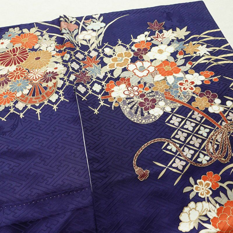 振袖 正絹 古典柄 袷仕立て 身丈162.5cm 裄丈67.5cm リサイクル着物 着物 箔 金彩 成人式 二十歳 二十歳の集い パーティー フォーマル 萩 松 菊 青・紺_画像13