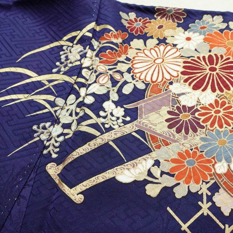振袖 正絹 古典柄 袷仕立て 身丈162.5cm 裄丈67.5cm リサイクル着物 着物 箔 金彩 成人式 二十歳 二十歳の集い パーティー フォーマル 萩 松 菊 青・紺_画像17