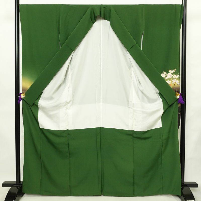 振袖 縮緬 正絹 古典柄 袷仕立て 洒落紋付き 身丈166cm 裄丈68.5cm リサイクル着物 着物 箔 金彩 成人式 二十歳 二十歳の集い パーティー フォーマル 松 菊 桜 緑・うぐいす色_画像3