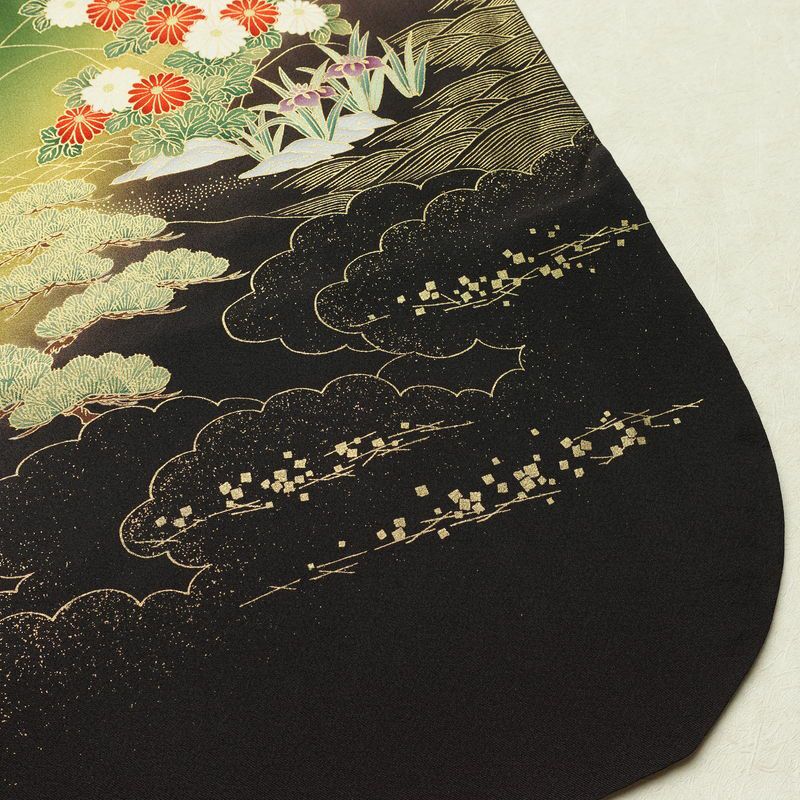 振袖 縮緬 正絹 古典柄 袷仕立て 洒落紋付き 身丈166cm 裄丈68.5cm リサイクル着物 着物 箔 金彩 成人式 二十歳 二十歳の集い パーティー フォーマル 松 菊 桜 緑・うぐいす色_画像17