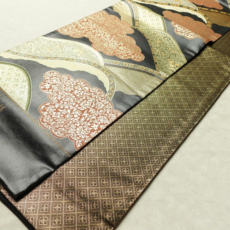 袋帯 元禄唐草文様 六通柄 美品 フォーマル用 未仕立て 正絹 古典柄 リサイクル帯 帯 箔 黒_画像9