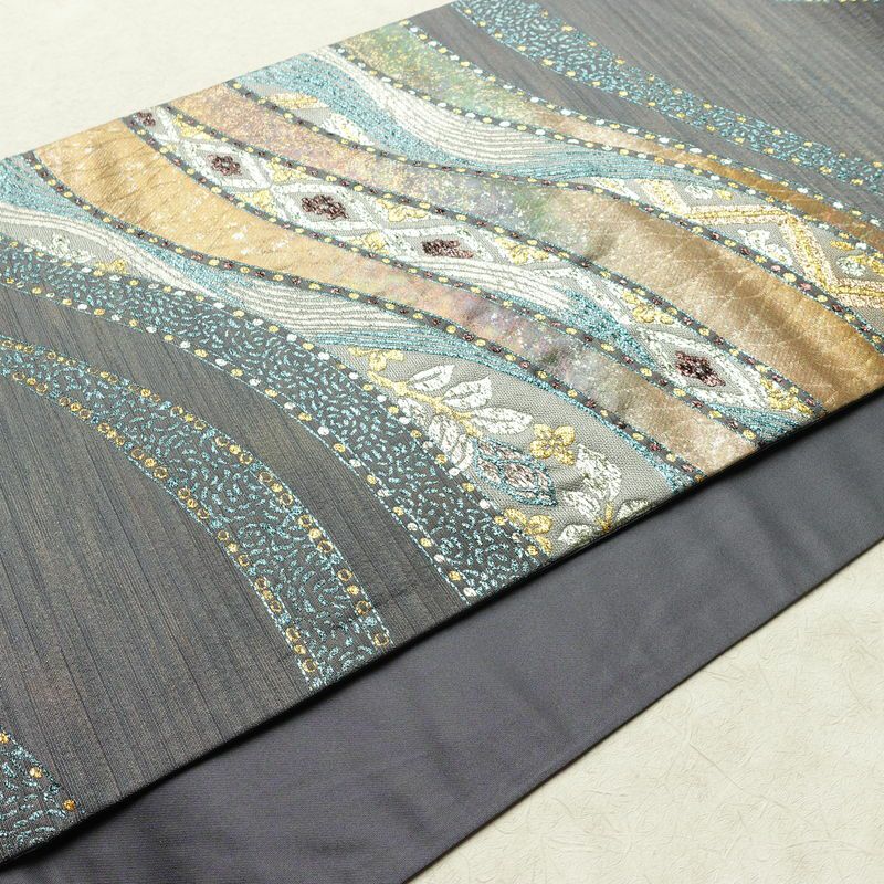 袋帯 六通柄 良品 北村進 西陣織 証紙あり フォーマル用 正絹 幾何学柄・抽象柄 箔 金糸 銀糸 パーティー 華やか 紫・藤色_画像11