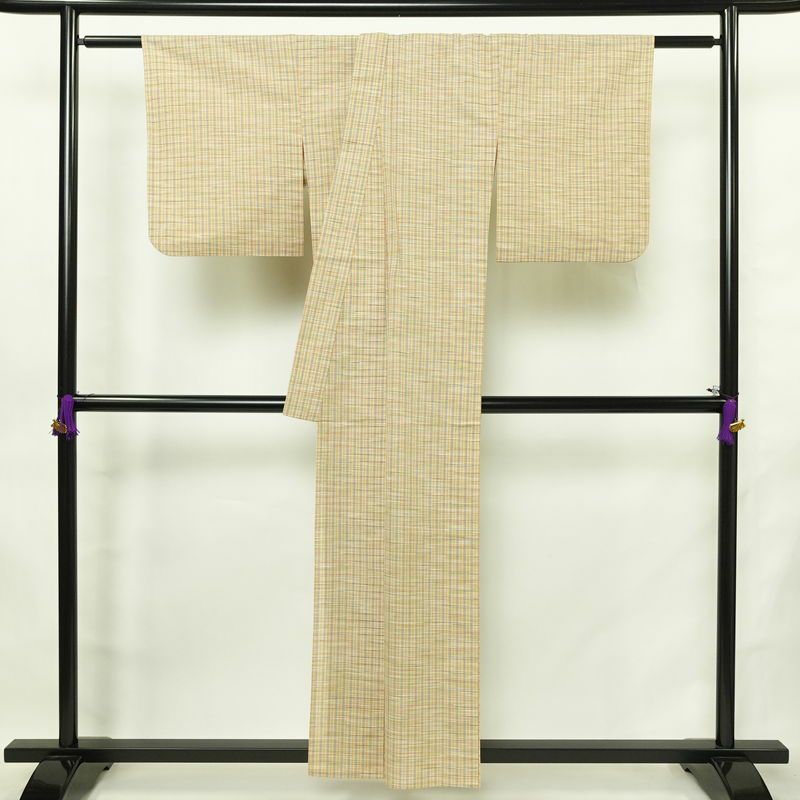 単衣 紬 良品 バチ衿仕立て 正絹 チェック・格子柄 単衣仕立て 身丈154.5cm 裄丈65cm リサイクル着物 着物 カジュアル ベージュ_画像2