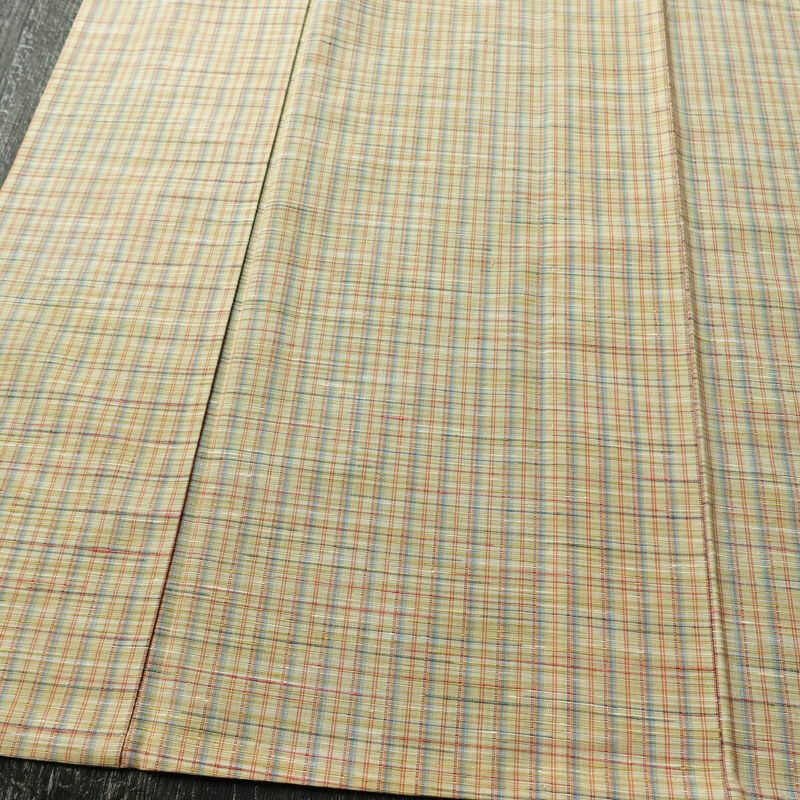 単衣 紬 良品 バチ衿仕立て 正絹 チェック・格子柄 単衣仕立て 身丈154.5cm 裄丈65cm リサイクル着物 着物 カジュアル ベージュ_画像4