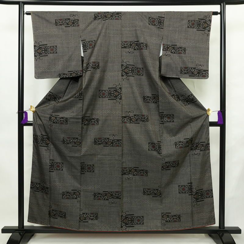 大島紬 古代染色 純泥染 美品 証紙あり しつけ糸付き 正絹 花柄 袷仕立て 身丈158cm 裄丈62.5cm リサイクル着物 着物 茶_画像1