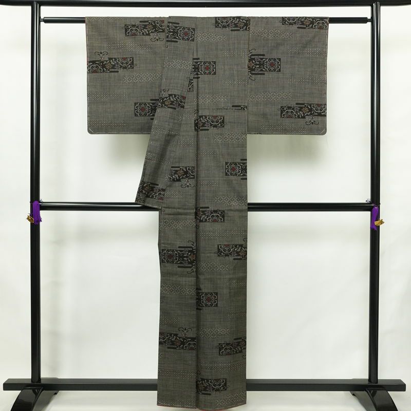 大島紬 古代染色 純泥染 美品 証紙あり しつけ糸付き 正絹 花柄 袷仕立て 身丈158cm 裄丈62.5cm リサイクル着物 着物 茶_画像2