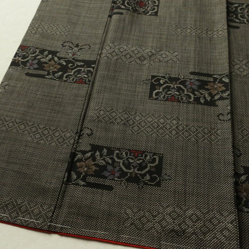 大島紬 古代染色 純泥染 美品 証紙あり しつけ糸付き 正絹 花柄 袷仕立て 身丈158cm 裄丈62.5cm リサイクル着物 着物 茶_画像4