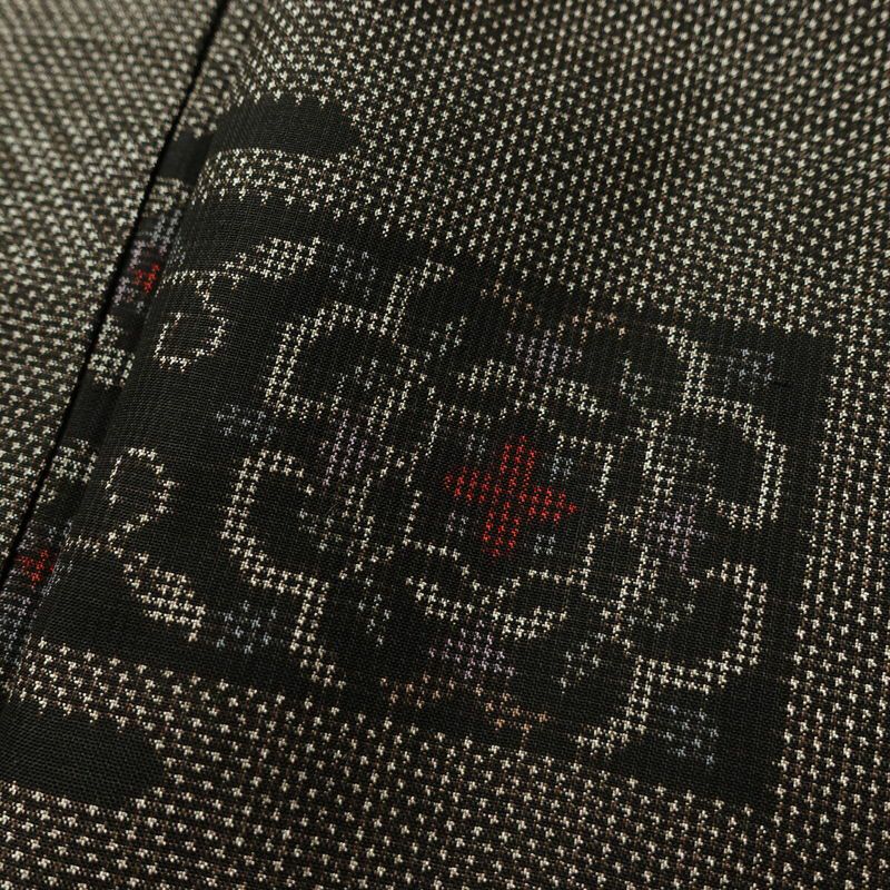 大島紬 古代染色 純泥染 美品 証紙あり しつけ糸付き 正絹 花柄 袷仕立て 身丈158cm 裄丈62.5cm リサイクル着物 着物 茶_画像7