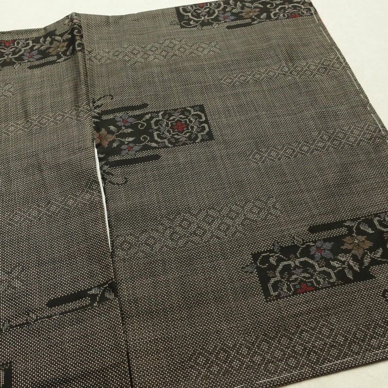 大島紬 古代染色 純泥染 美品 証紙あり しつけ糸付き 正絹 花柄 袷仕立て 身丈158cm 裄丈62.5cm リサイクル着物 着物 茶_画像13