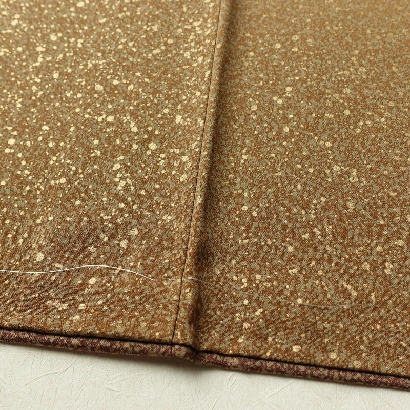 付け下げ 美品 しつけ糸付き 一つ紋付き 正絹 その他の柄 袷仕立て 身丈151cm 裄丈63cm リサイクル着物 箔 共八掛 卒業式 パーティー フォーマル モダン 茶_画像12