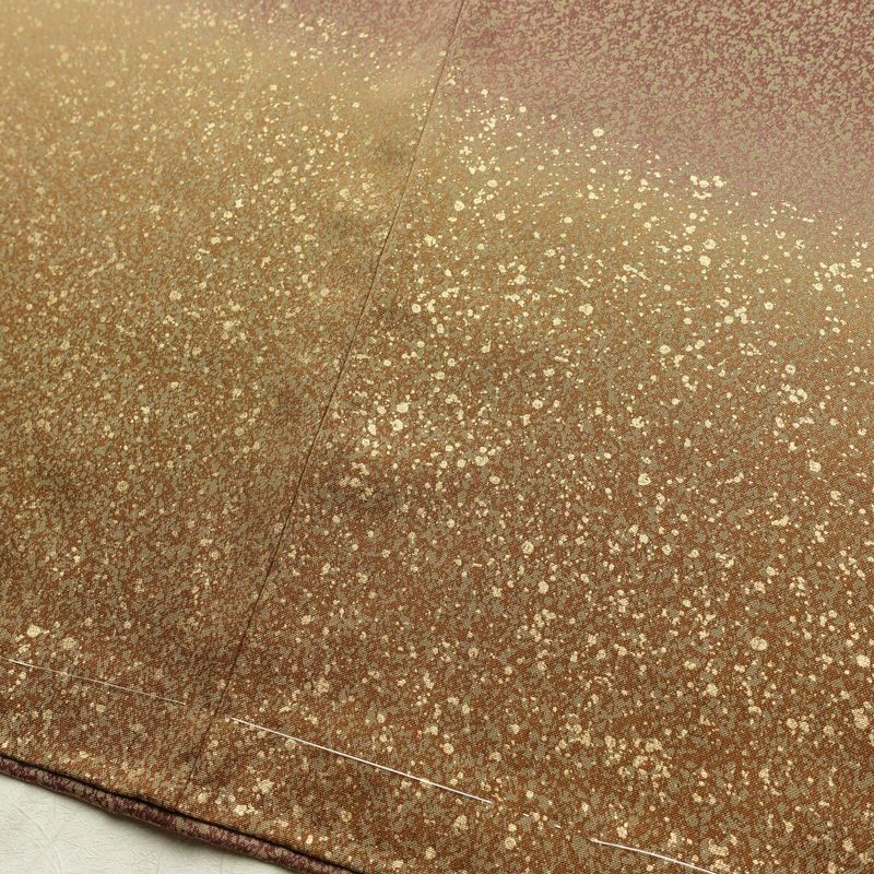 付け下げ 美品 しつけ糸付き 一つ紋付き 正絹 その他の柄 袷仕立て 身丈151cm 裄丈63cm リサイクル着物 箔 共八掛 卒業式 パーティー フォーマル モダン 茶_画像13