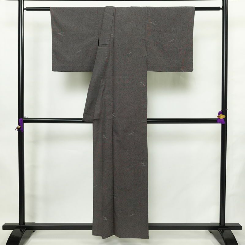単衣 紬 バチ衿仕立て 正絹 木の葉・植物柄 単衣仕立て 身丈156cm 裄丈63.5cm リサイクル着物 着物 薄物 グレー_画像2