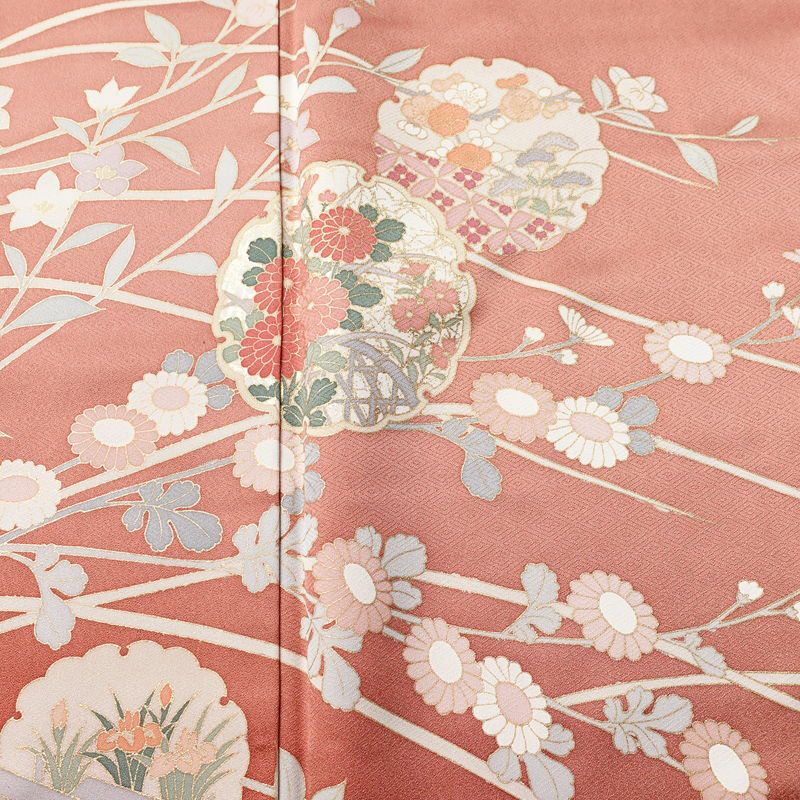 付け下げ 良品 綸子 一つ紋付き トールサイズ 正絹 花柄 袷仕立て 身丈169cm 裄丈68cm リサイクル着物 着物 箔 金彩 入学式 卒業式 結婚式 七五三 パーティー お宮参り フォーマル 菊 ピンク_画像6
