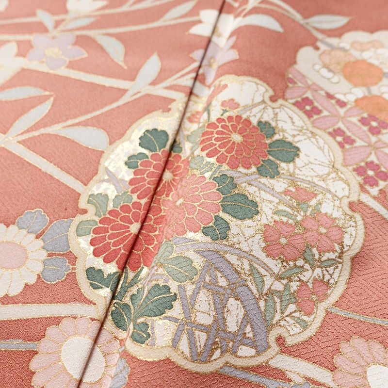 付け下げ 良品 綸子 一つ紋付き トールサイズ 正絹 花柄 袷仕立て 身丈169cm 裄丈68cm リサイクル着物 着物 箔 金彩 入学式 卒業式 結婚式 七五三 パーティー お宮参り フォーマル 菊 ピンク_画像7