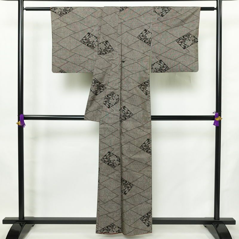 紬 良品 正絹 花柄 袷仕立て 身丈158cm 裄丈64.5cm リサイクル着物 着物 茶_画像2