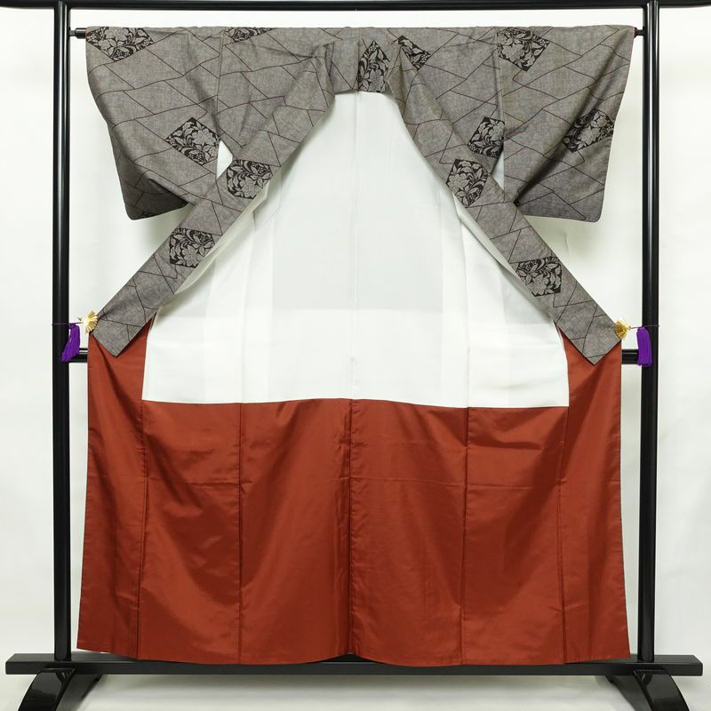 紬 良品 正絹 花柄 袷仕立て 身丈158cm 裄丈64.5cm リサイクル着物 着物 茶_画像3