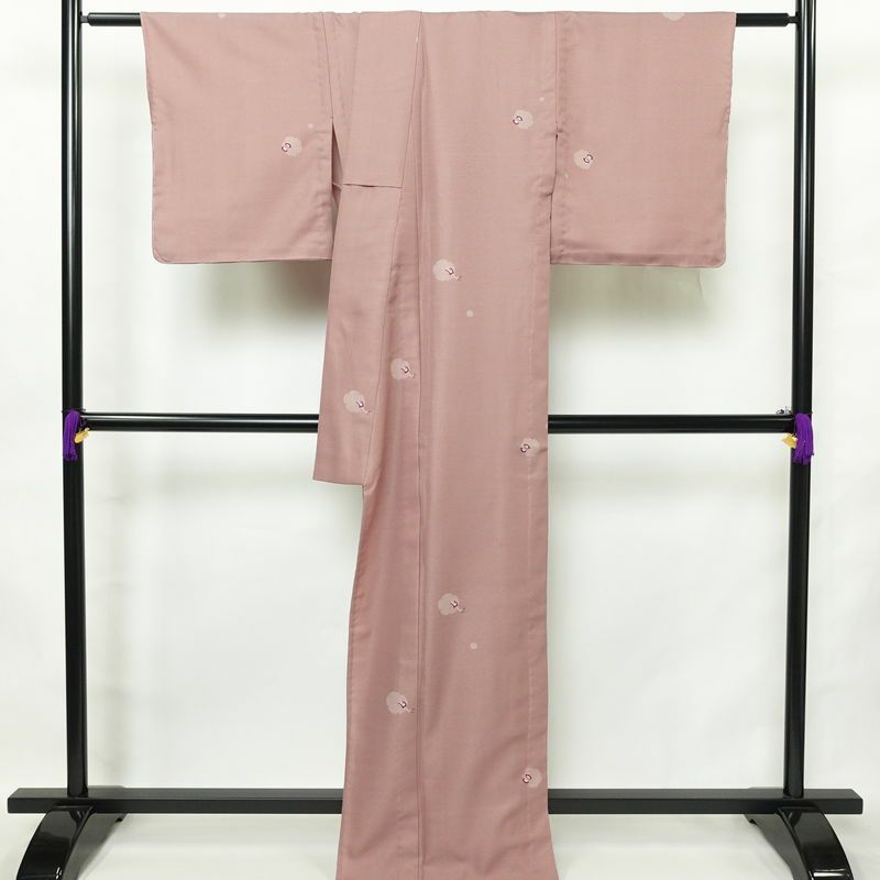単衣 小紋 美品 しつけ糸付き 飛び柄 ポリエステル 古典柄 単衣仕立て 身丈168cm 裄丈68cm リサイクル着物 着物 シンプル ピンク_画像2