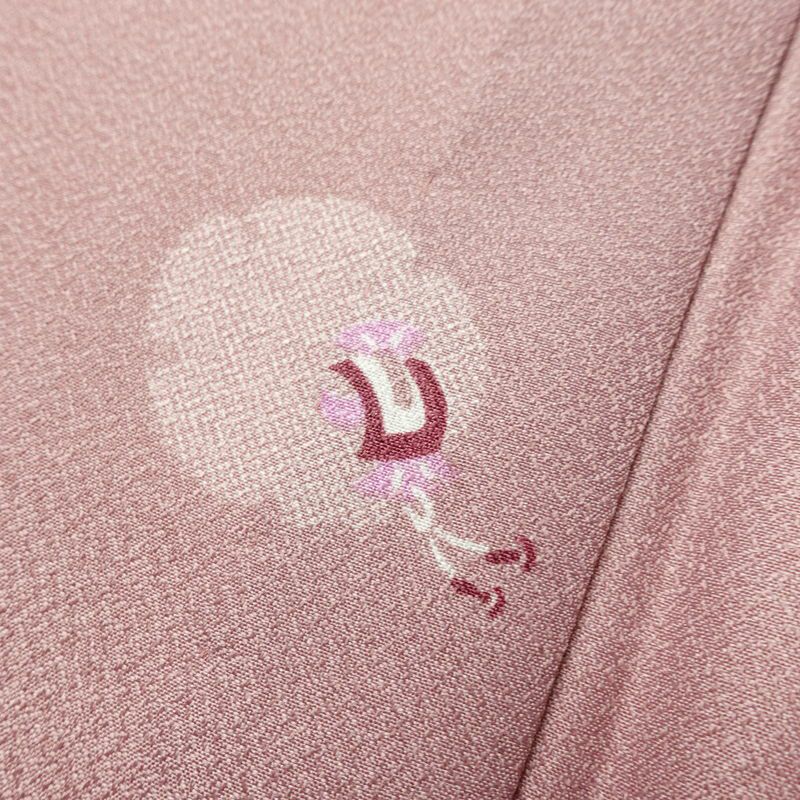 単衣 小紋 美品 しつけ糸付き 飛び柄 ポリエステル 古典柄 単衣仕立て 身丈168cm 裄丈68cm リサイクル着物 着物 シンプル ピンク_画像8